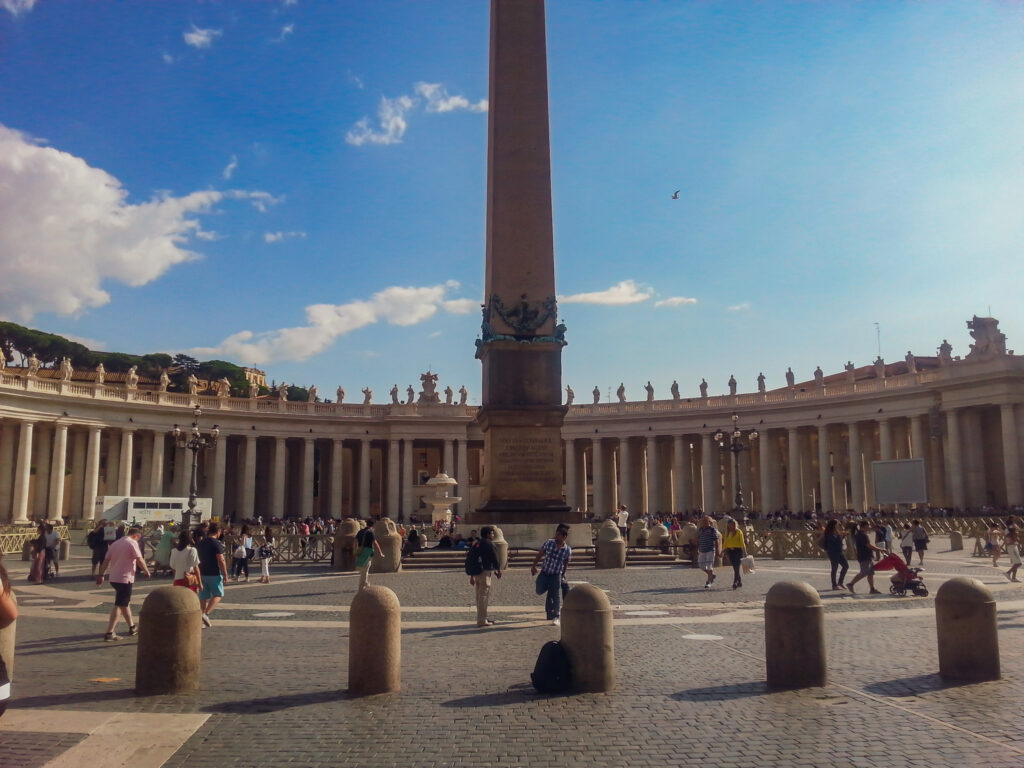A beginners guide to architecture, Saint Pieter Square in Rome, Italy
