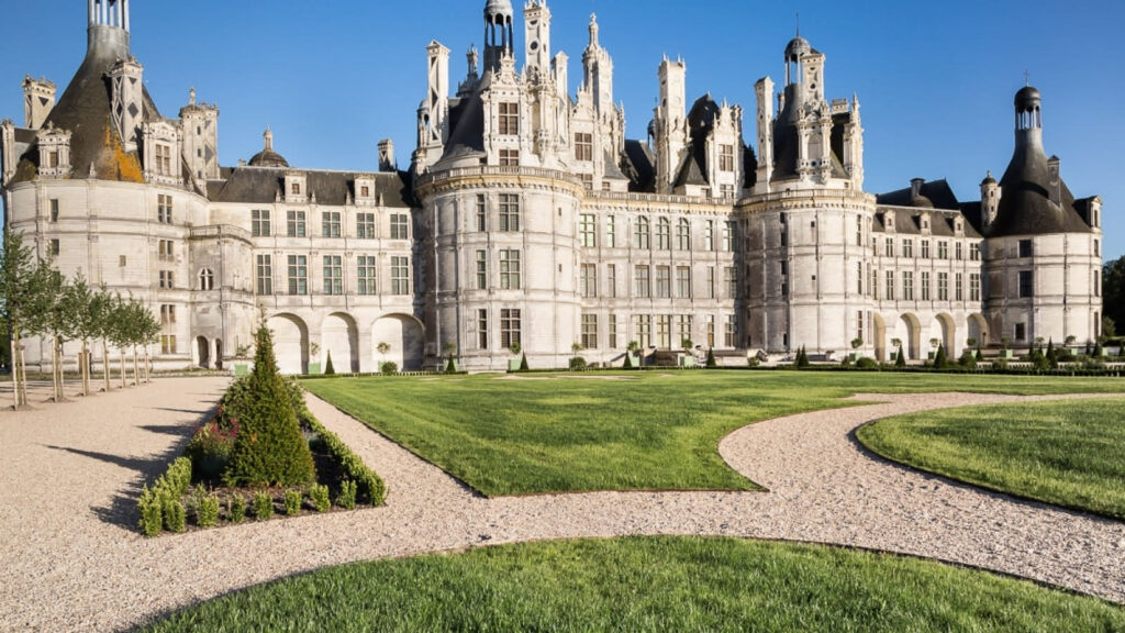 A beginners guide to architecture, Châteaude Chambord Loire in France