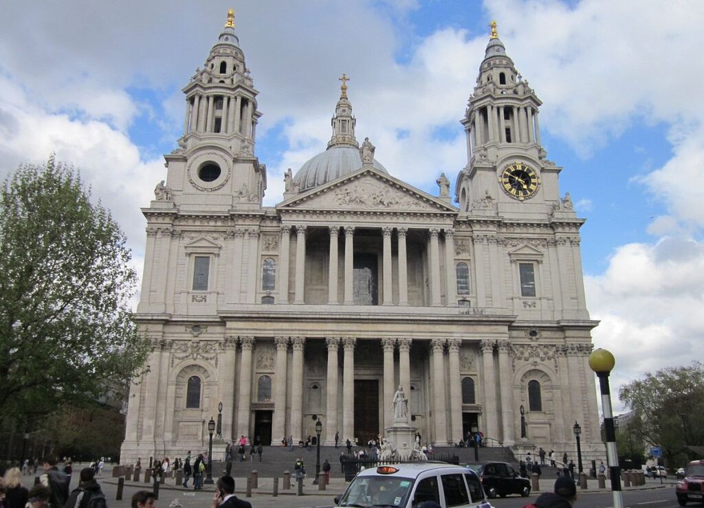 A beginners guide to architecture, Saint Paul's Cathedral in London, UK