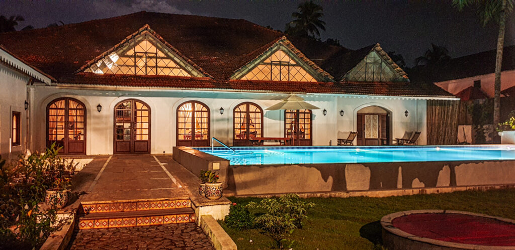Postcard Hotel in Goa.  Virtual picture tour India. In the worlds jungle travel blog.