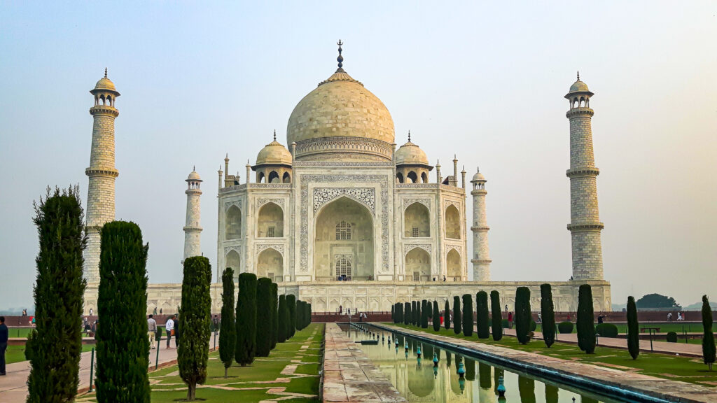 Taj Mahal in Agra. Virtual picture tour India. In the worlds jungle travel blog.