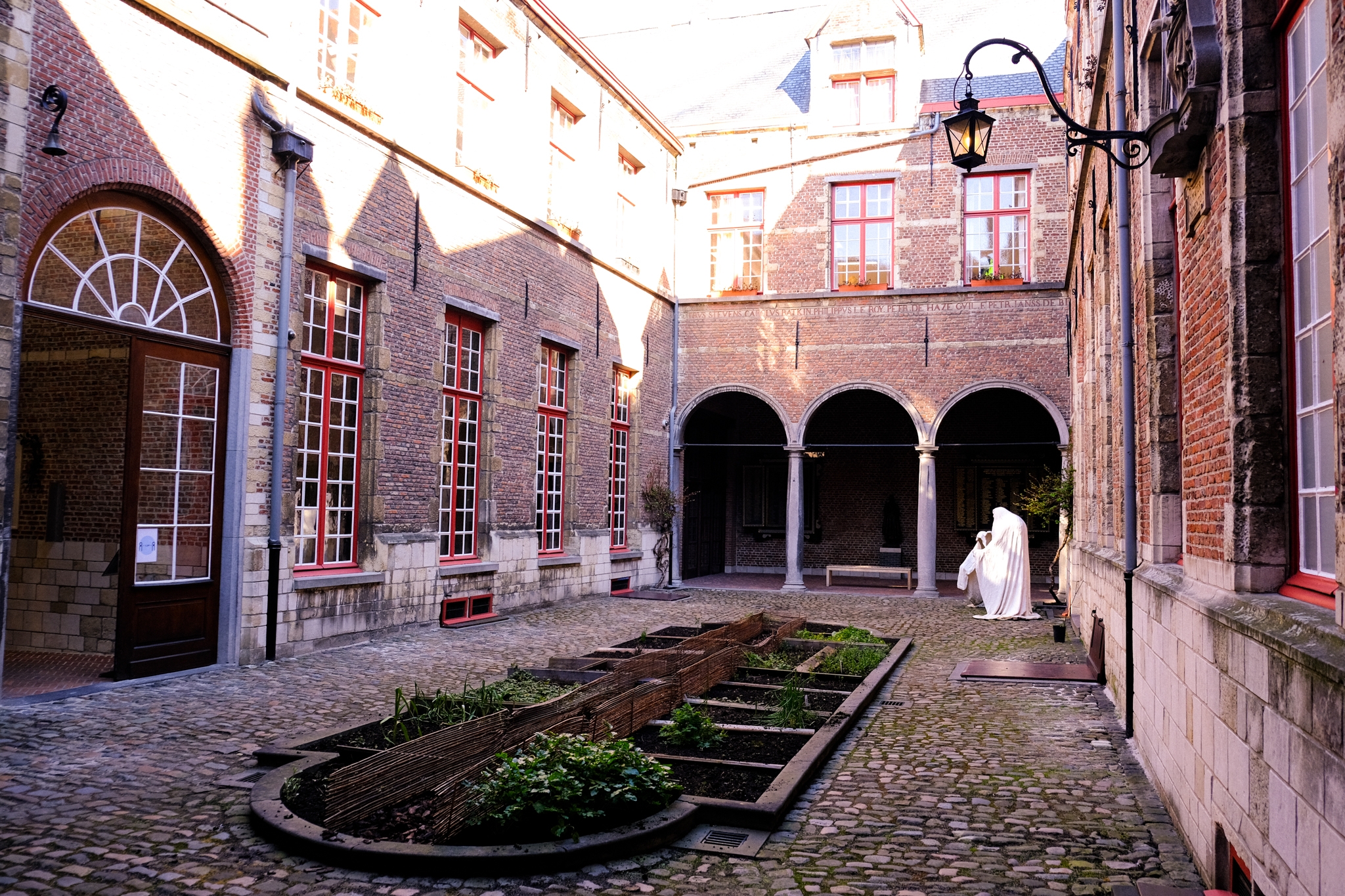 Read more about the article Maagdenhuis in Antwerp, the old girls orphanage