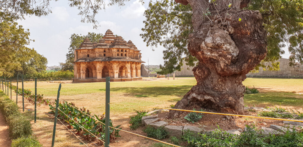 Monuments of Hampi. Virtual picture tour of India. In the worlds jungle travel blog.