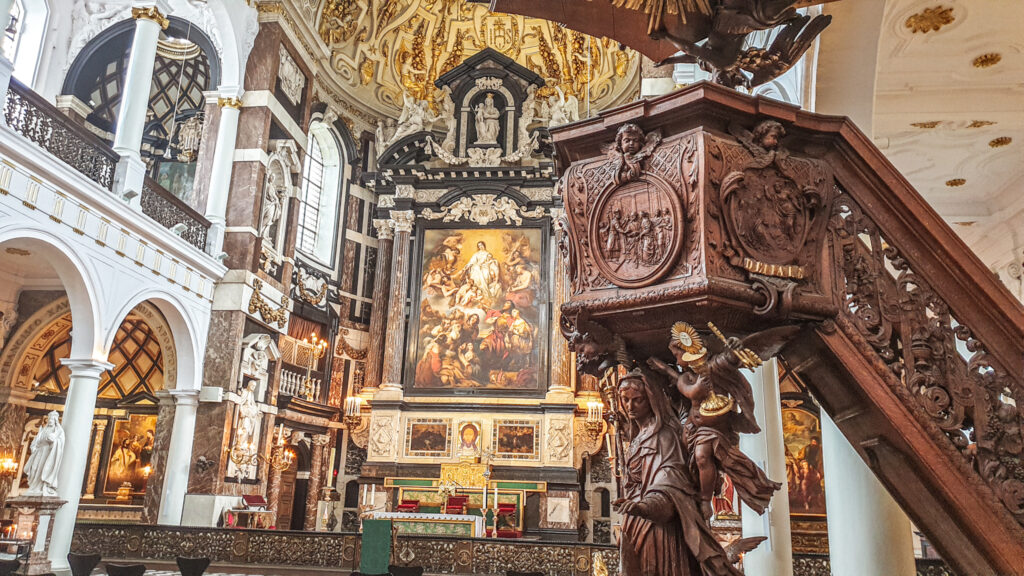 Sint-Carolus Borromeus church, a monumental highlight in Antwerp. In the worlds jungle travel blog.