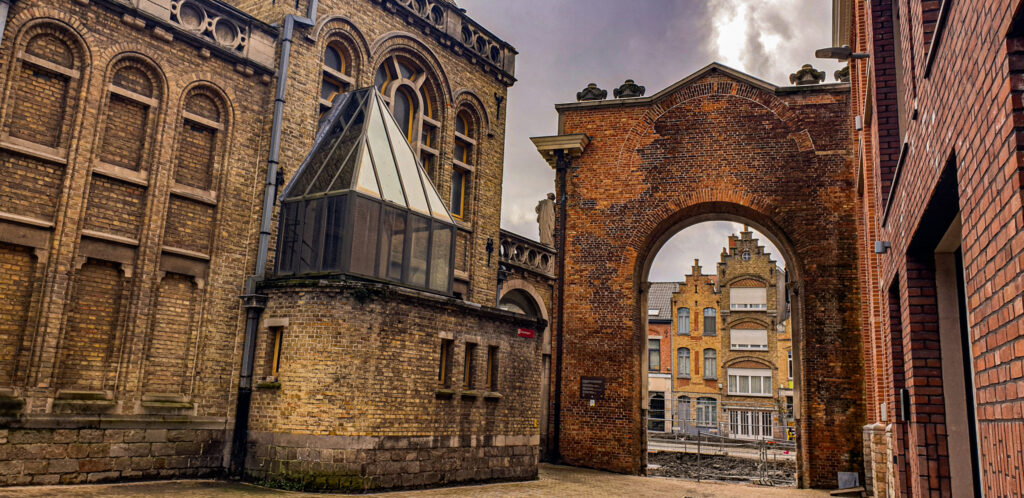 Virtual picture tour of Ieper, In the worlds jungle Travel