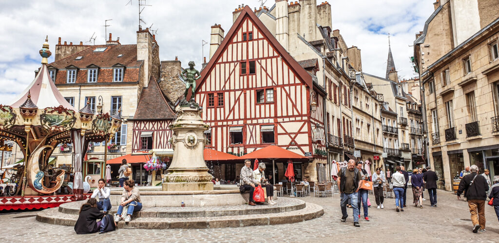 Virtual picture tour of Dijon, France. In the worlds jungle travel. 