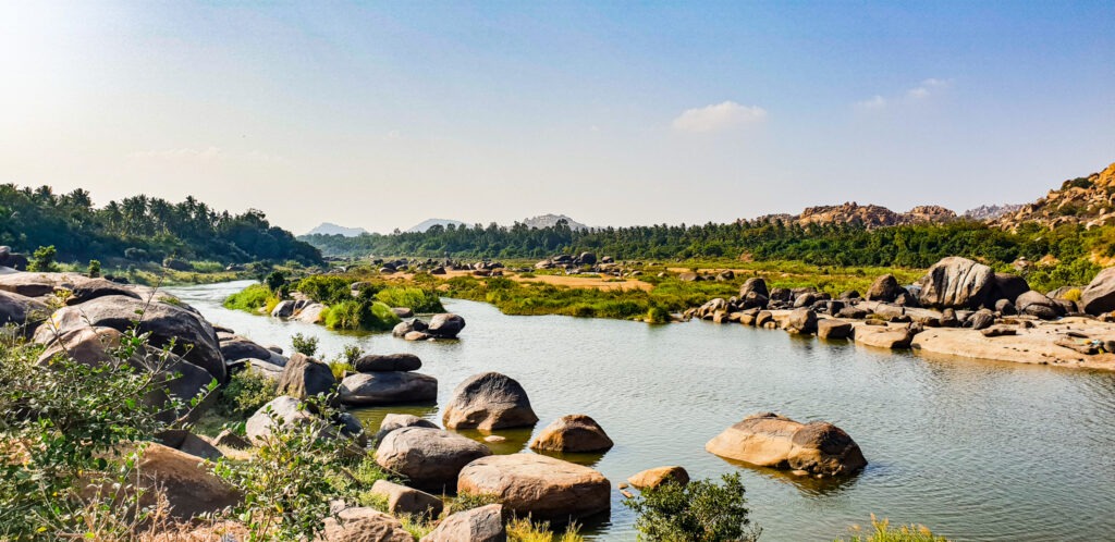Boulder landscape in Hampi. How to get around in India as an eco-conscious tourist. In the worlds jungle