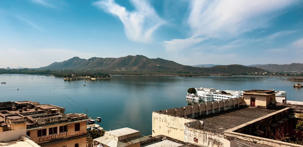 View of the lake in Udaipur. In the worlds jungle travel.