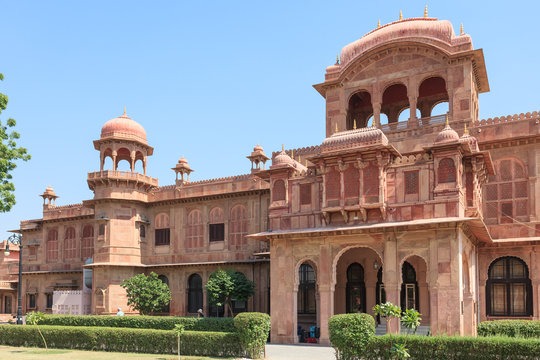 Lalgarh Palace in Bikaner. Majestic palaces to visit or to stay at in Rajasthan, India. In the worlds jungle travel.