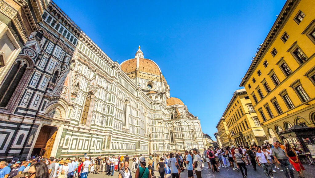 Exterior and dome of the Cattedrale di Santa Maria del Fiore in Florence, Italy. Monumental highlights to visit in Florence, Italy. In the worlds jungle travel.