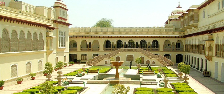 Courtyard at Rambagh Palace in Jaipur. In the worlds jungle travel.