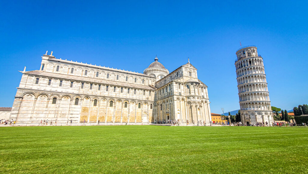 Piazza dei Miracoli. Monumental highlights to visit in Pisa. In the worlds jungle.