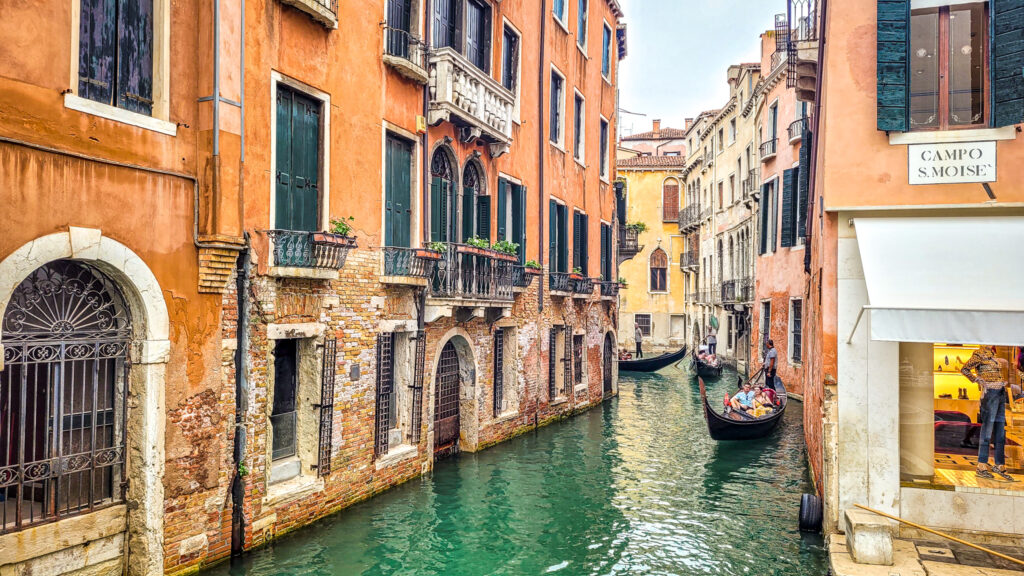Colourful buildings, architecture and view of the canals in Venice. 
Monumental highlights to visit in Venice. In the worlds jungle.