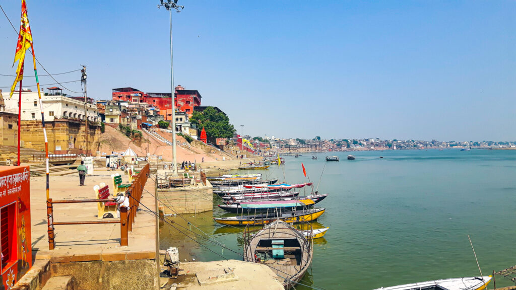 The ghats in Varanasi. My almost illegal entrance in India. In the worlds jungle.