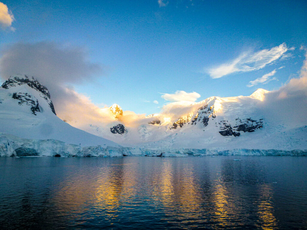 Sunset at Antarctica. In the worlds jungle travel blog. 
