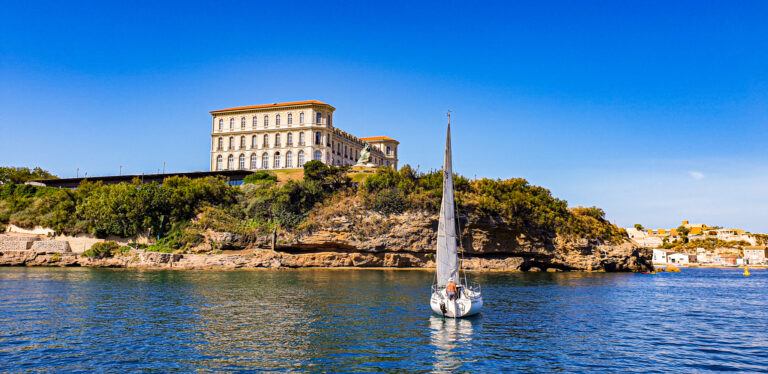 Monumental highlights of Marseille. In the worlds jungle travel blog.
