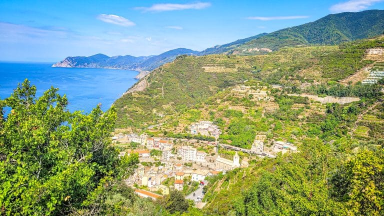 Cinque Terre hiking guide: Best trails, views & tips. In the worlds jungle travel blog.