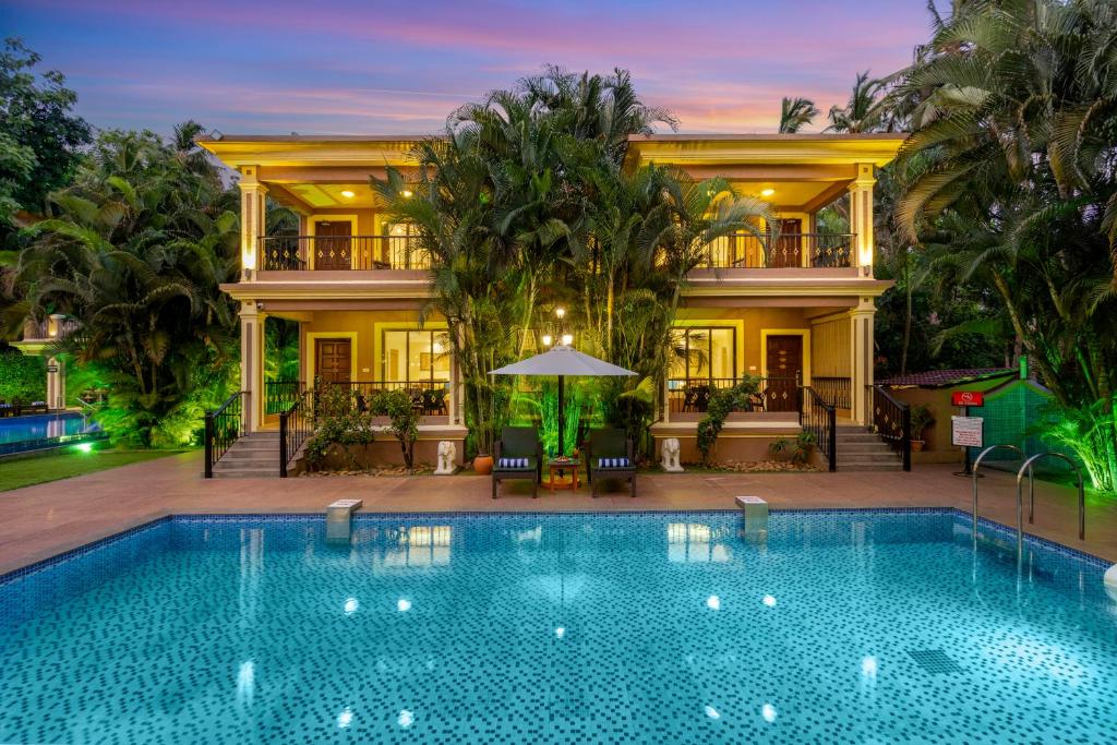 Swimming pool at sunset at Seashell Suites and Villas. Goa Best luxury hotels & resorts in North Goa rated 8.5+ for an unforgettable getaway.