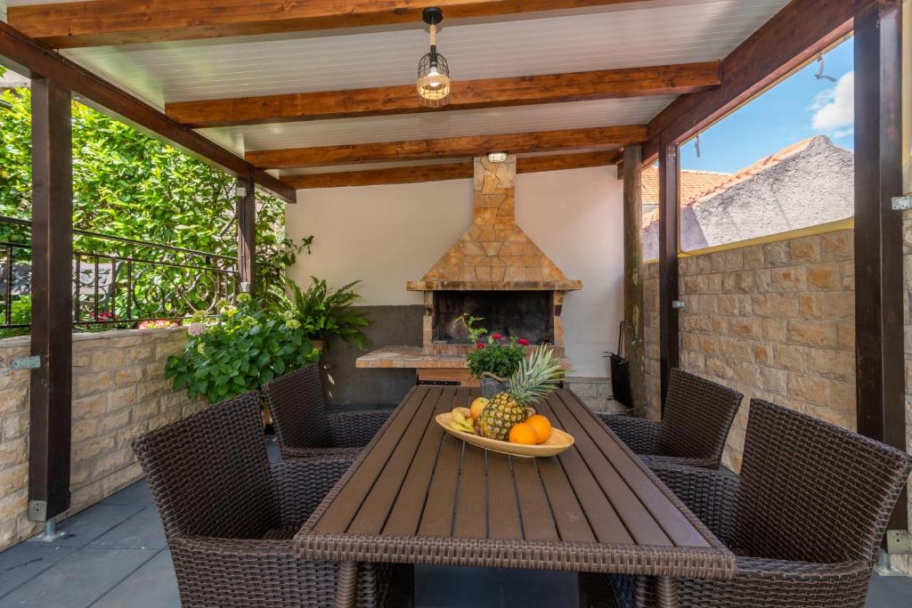 Barbecue and terrace at Apartments Orlic. Trogir & Čiovo Island: history, beaches, culture & coastal beauty