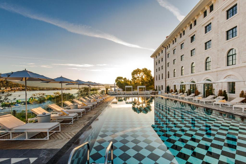 Swimming pool at sunset at Hotel Brown Beach House & Spa. Trogir & Čiovo Island: history, beaches, culture & coastal beauty