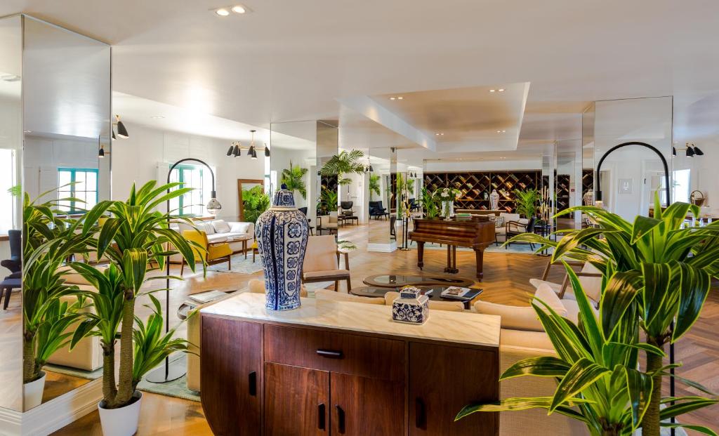 Reception area at Hotel Brown Beach House & Spa. Trogir & Čiovo Island: history, beaches, culture & coastal beauty