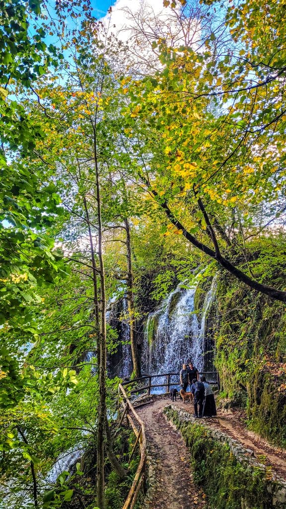 Scenic viewpoint at waterfall. Visiting Plitvice Lakes: tips, highlights, and where to stay