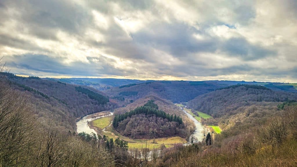 View of the Le Tombeau du Geant in winter. Hiking Le Tombeau du Géant in Botassart, Belgium: Trails, tips & local legends